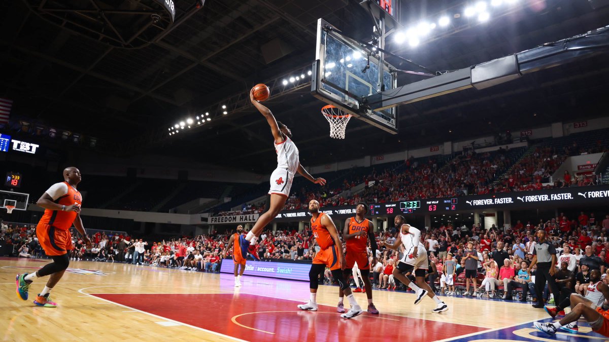 GoCards's tweet photo. Woke up Louisville Regional Champs 😏

#GoCards x @thetournament https://t.co/Q6jhneBsxz