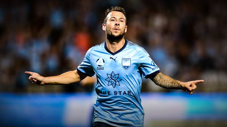andrew_mc84's tweet photo. Adam Le Fondre...once rhe top scorer of the ALeague is now on the bench for FC United of Manchester #sokkah #sydneyfc https://t.co/TQKZSIJiMt