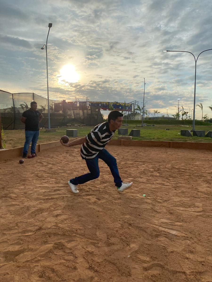 PAnaMariaCampos's tweet photo. Inició con éxito el Club Monumental de Bolas Criollas este miércoles 24 de julio.

Es importante destacar que las prácticas se desarrollarán los martes y miércoles de 6 a 9 pm y los sábados será la socialización o juegos, en el mismo horario, de 6 a 9 pm.

📲 Info 0414-6073460 https://t.co/f32f43kqic