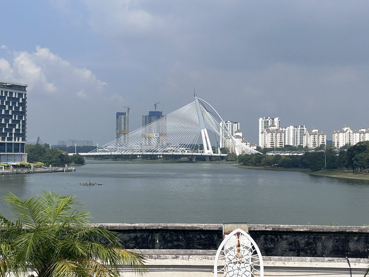 这个桥还是晚上来比较漂亮😊