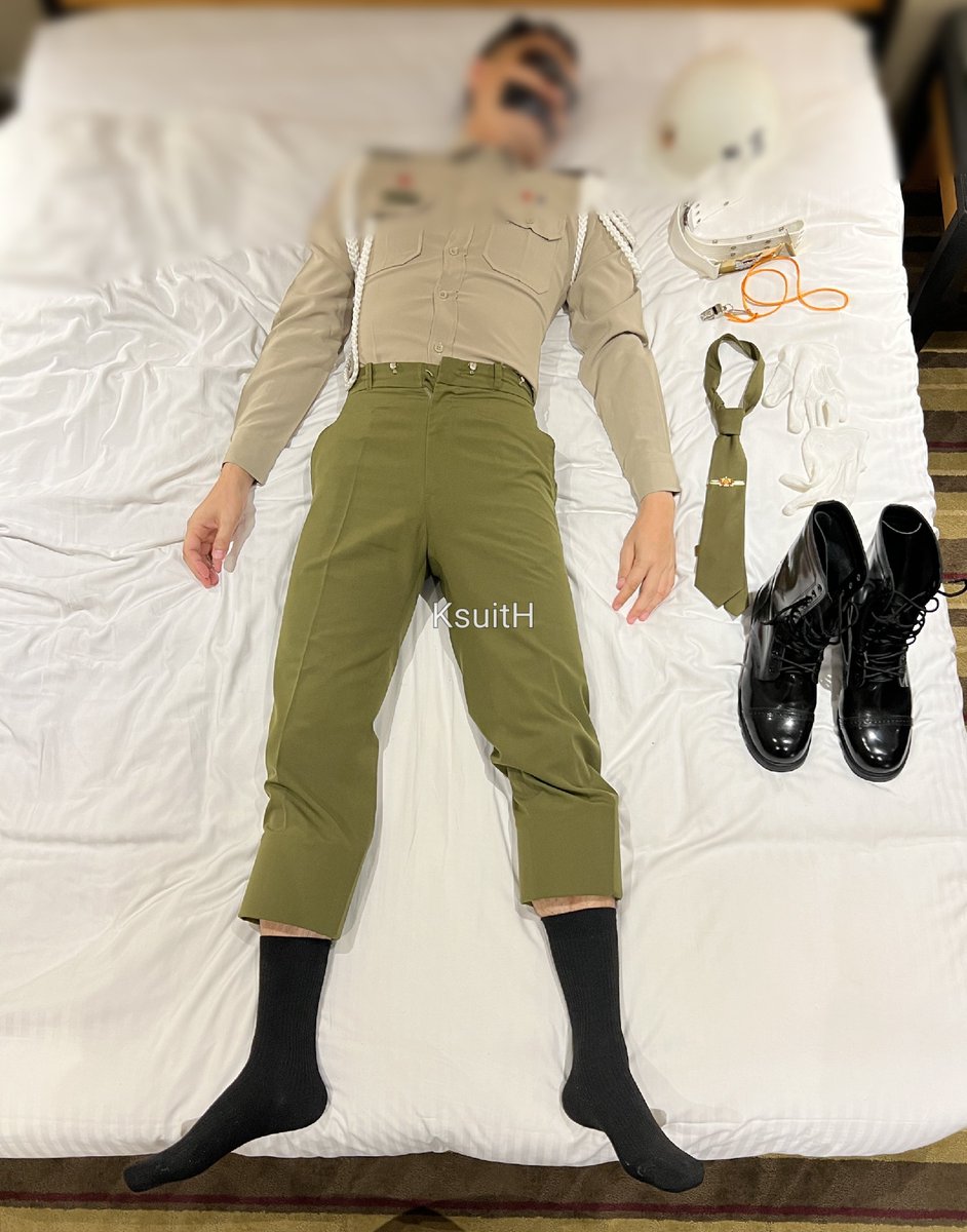 HsuitK's tweet photo. 好看的玩具要慢慢把玩

#制服 #伏擊 #情境play #綁架 #迷昏 #uniformfetish #bdsm #roleplaying https://t.co/8t6eImrjeh