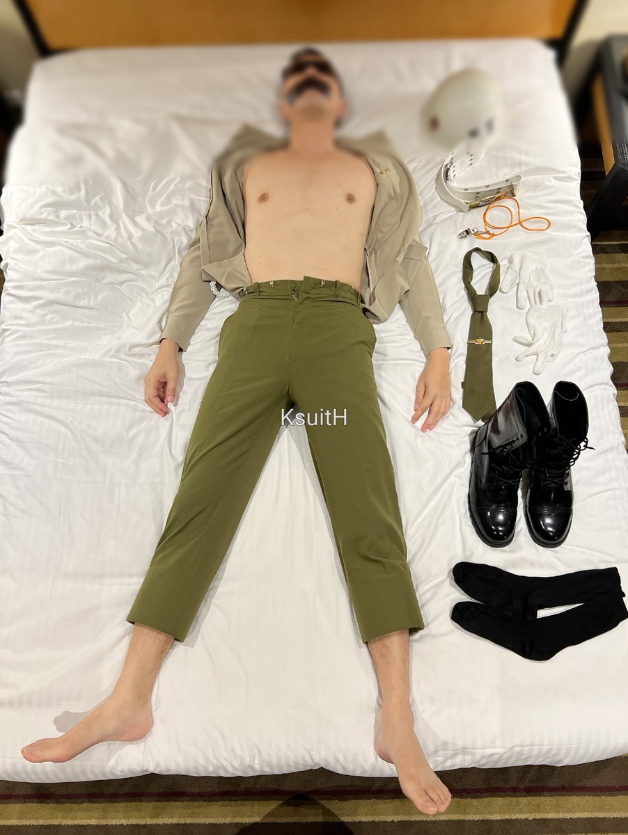 HsuitK's tweet photo. 好看的玩具要慢慢把玩

#制服 #伏擊 #情境play #綁架 #迷昏 #uniformfetish #bdsm #roleplaying https://t.co/8t6eImrjeh