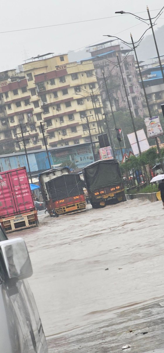 amittiwari_V's tweet photo. Avoid shilphata Mumbra bypass road today if you are traveling towards Thane. #MumbaiRains https://t.co/tHAlJfSEGd