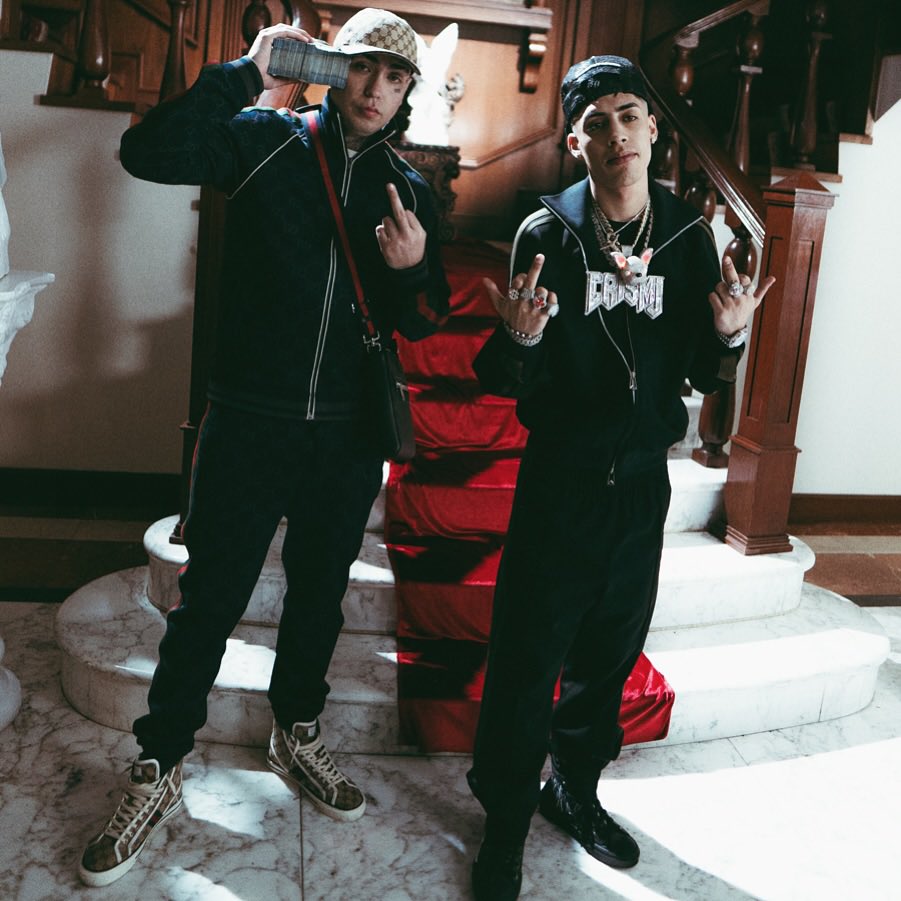 CrisMJClips's tweet photo. ‘Que Le De’ Mañana, 18:00 Hrs 🇲🇽
Nes On The Shet y Cris MJ vienen a romper. 🔥🖤🔜 https://t.co/jnN91FOOFW