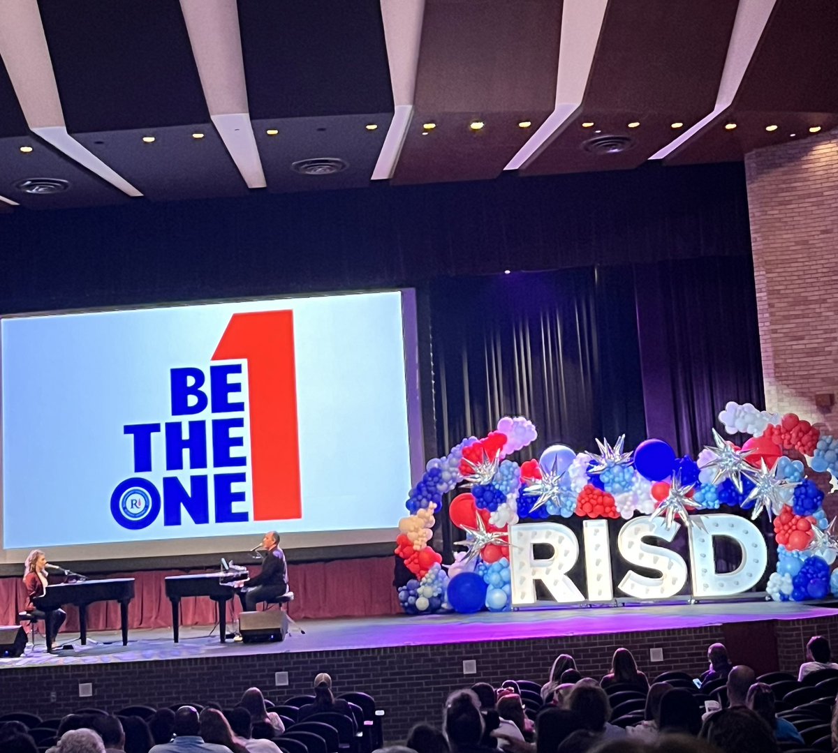 IseldaT's tweet photo. Learning Day at Grow24. Day #1
#RISDWeAreOne #togetherwegrow #risdbelieves #grow24 #RHS #betheone https://t.co/H9ABWSU2g7