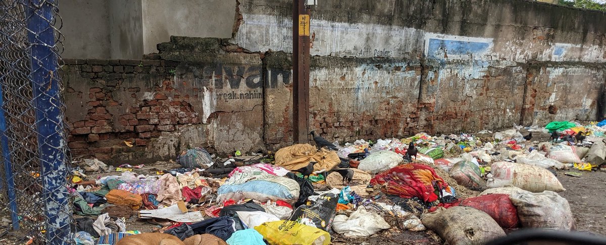 saswatsays's tweet photo. This is at 8:15AM today. The amount of garbage piled up is huge &amp; on the way to the back entry of the school where kids are subjected to the smell &amp; filth. It's not a recent occurrence but has been happening for years without any solution. Why can't big garbage cans be installed? https://t.co/mejuwaSkRD