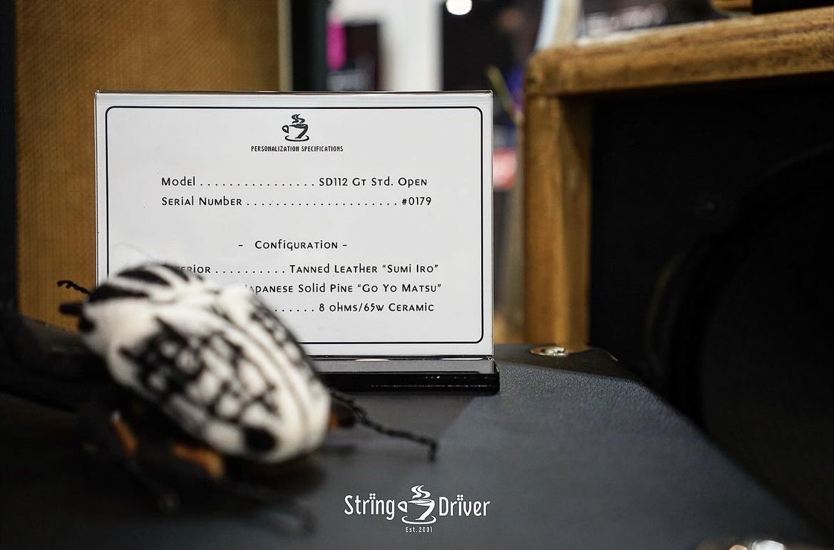String_Driver's tweet image. Not merely a menu, but an unparalleled certificate of authenticity.
Would you say it&apos;s just a coincidence that the fake african beetle is perched on top of real leather?

#StringDriver