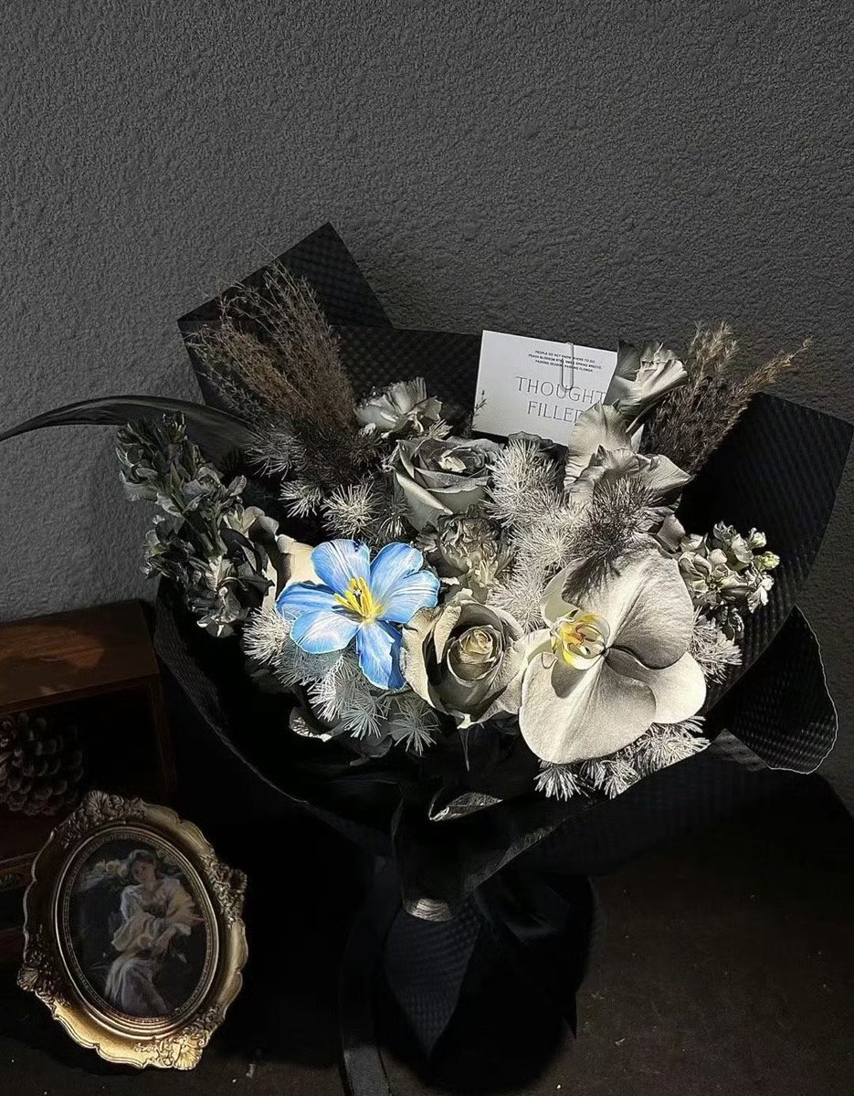 Phonebabbe's tweet photo. 近日买到过最好看的花💐 https://t.co/lqzaqJSmU3
