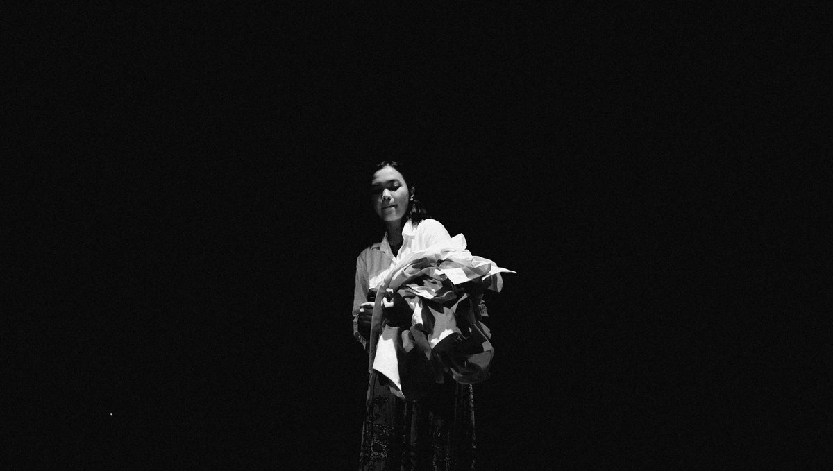 merekamcahaya's tweet photo. Kemarin. Memotret Teater Sandilara. Melihat @ererehan dan kawan-kawan bersandiwara. 📸

Kedai Teater Triyagan, Mojolaban, Sukoharjo. 24 Juli 2024. https://t.co/WGxEtGjsGr