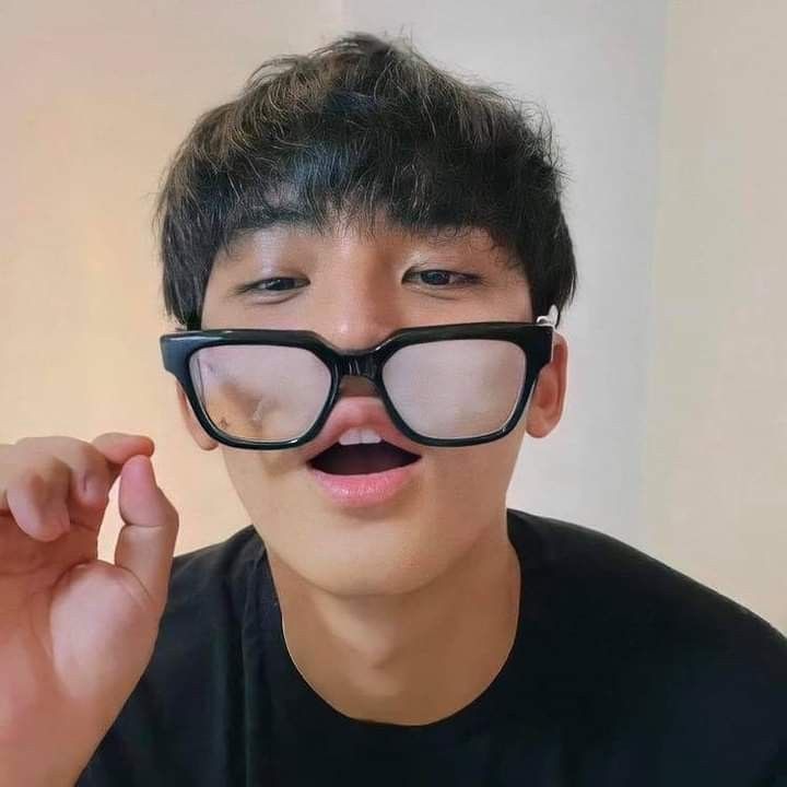 mugo_mug's tweet photo. hi, I'm migo and I'm looking for friendly and interactive #moots! ^^

— he | filo
— not new to #stantwt/#kpoptwt
— 07 liner
— svt, enha, itzy,
: any fandom is welcome | #CARAT_Moots
— ♡/↻ to be moots and spread <3 https://t.co/d9xCFvfe92
