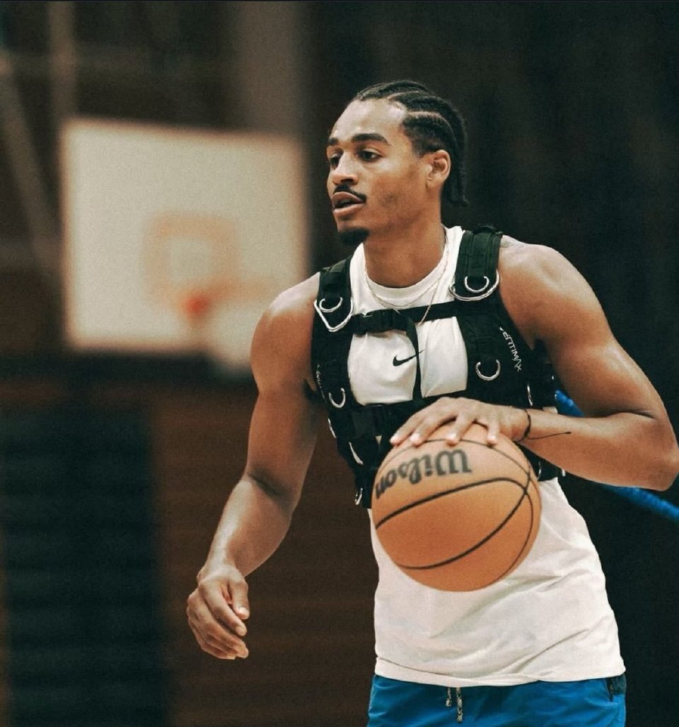 DERRICKTATUM tweet media