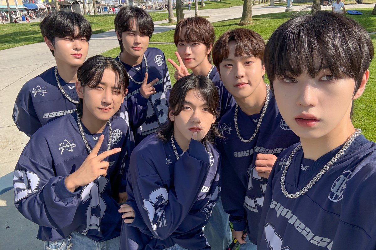 NewBeat_twt's tweet photo. [📸]

240724 HIGH&LOW Busking in LA 종료!

멤버��의 포부만큼‼️ 무대를 뒤집어 놓으셨다😎
LA 첫째 날 무대도 이정도면...
앞으로 어떡하라고, 어떡콰라고, 어뜨카라고, 
억떡하라고, 우뜨카라고, 모루카라고

내일 또 만나요👋🏻👋🏻

#HIGHnLOW #ThREDingChallenge
#NewBeat #NewBoyGroup 
#DebutPromotion