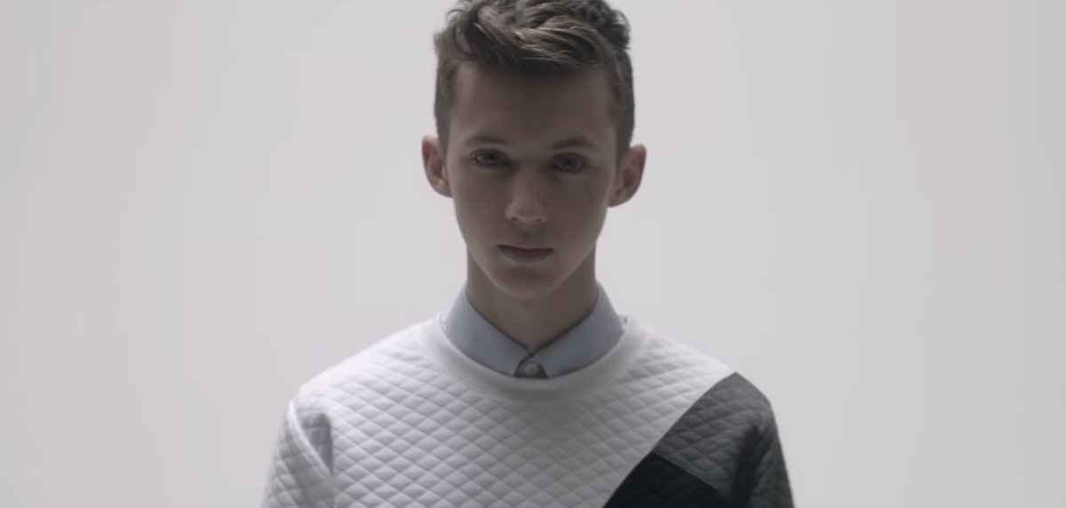 PopCrave's tweet image. 10 years ago today, Troye Sivan released “Happy Little Pill.”