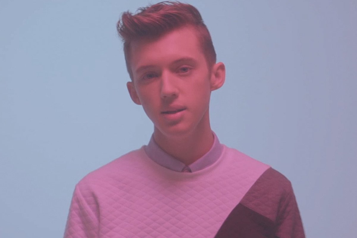 PopCrave's tweet image. 10 years ago today, Troye Sivan released “Happy Little Pill.”
