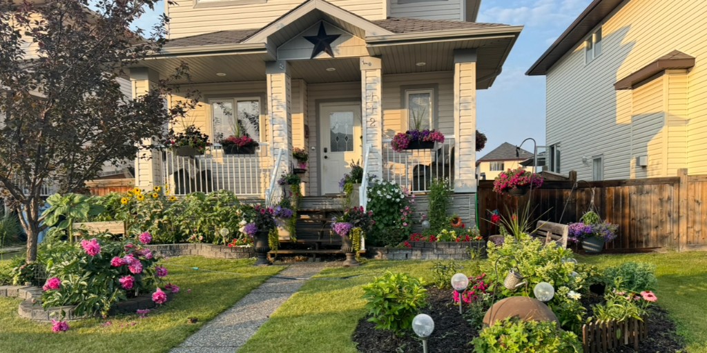 RMWoodBuffalo's tweet photo. Take a peek at some of the #RMWB homes and businesses that have been recognized for Nominate Your Neighbour. Is there a stunning garden on your street? Say "thanks a bunch" by simply taking a photo and filling out a short form at https://t.co/WgYboQjwh0 #YMM #CommunitiesInBloom https://t.co/qkTEZks3EO