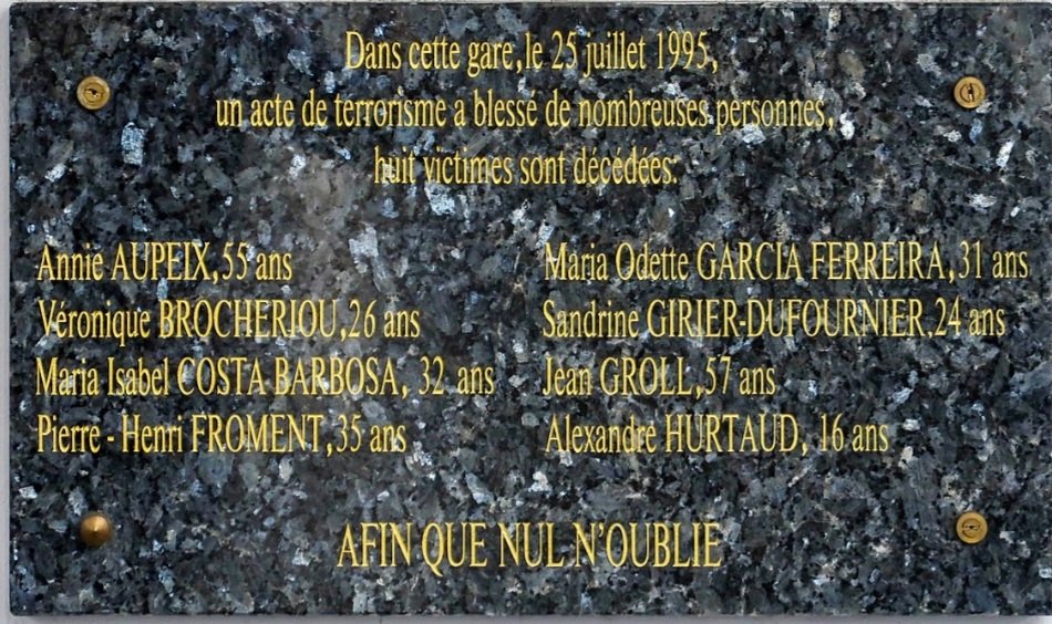 LesneJerome's tweet photo. [...] 29 ans après, n'oublions jamais les familles endeuillées de :

Annie #Aupeix 🕊
Véronique #Brocheriou 🕊 
Marie Isabel #Costa #Barbosa🕊
Pierre-Henri #Froment 🕊
Odette #Garcia #Ferreira 🕊
Sandrine #Girier #Dufournier 🕊
Jean #Groll 🕊
Alexandre #Hurtaud 🕊

🙏🙏🏽🙏🏿🕊🖤❣️🤍 https://t.co/NX4peedBCF