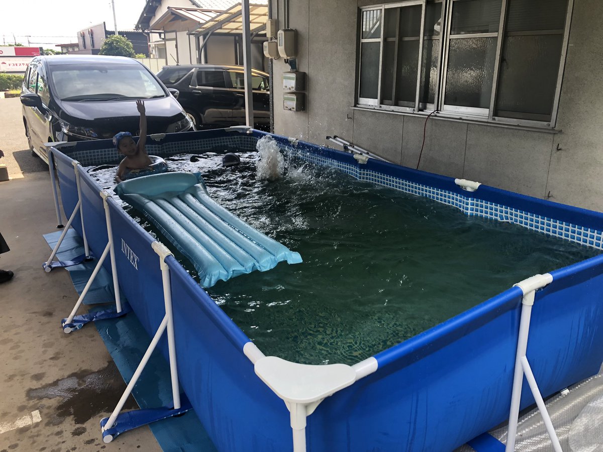 mon139412's tweet photo. プール組み立てた。
綺麗な水だったのに、
塩素入れてポンプ回したら濁った。。
そんなもんなのかな。 https://t.co/Xi5D7qDa6V