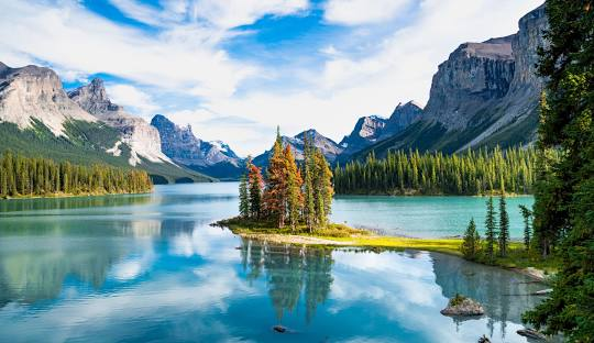 AilsaForshaw's tweet photo. Jasper is a beautiful town in Northern Alberta, Canada
#PrayersForJasper #JasperWildfire #JasperNationalPark
Maligne Lake, Alberta, Canada
Founded in 1813 - all these years, better not have been taken out by arson