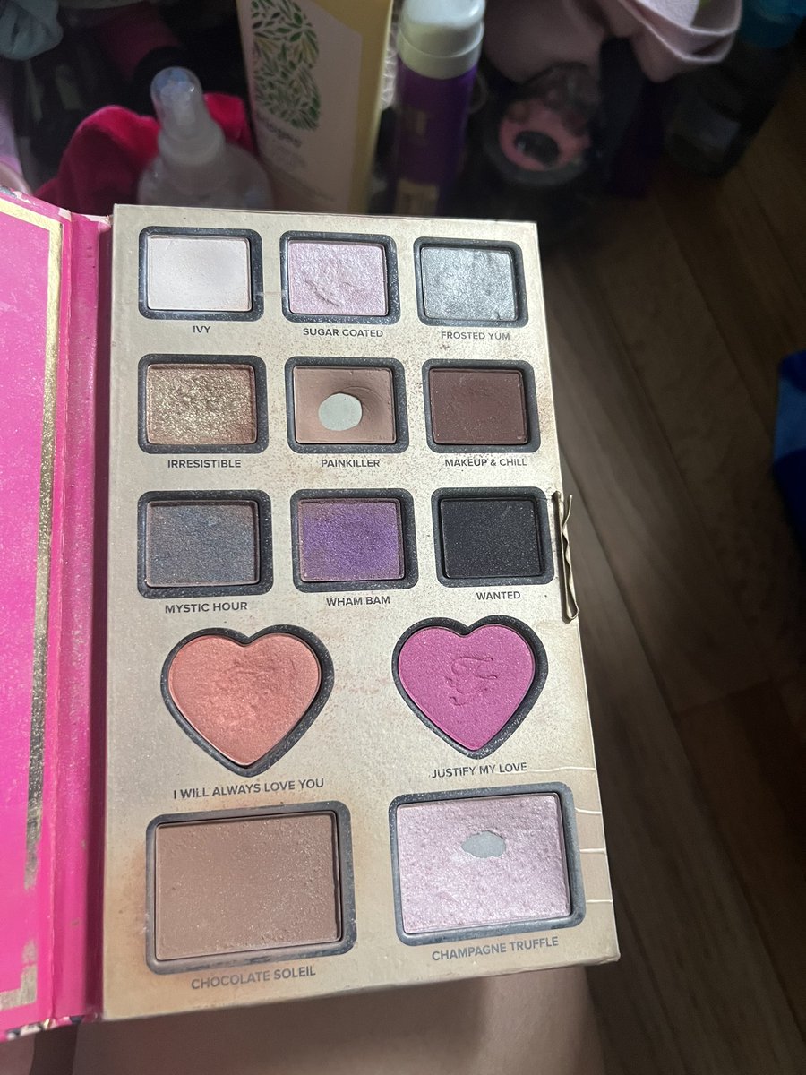 _EllenClarke's tweet photo. @NikkieTutorials i’m finally having to get rid of this… it looks like i barely used it but i used it every time i wore makeup lol.  and clearly painkiller is a favorite, if you’ve got any in hiding i need one asap im actually so sad to be getting rid of this https://t.co/5dEhIEBcRt
