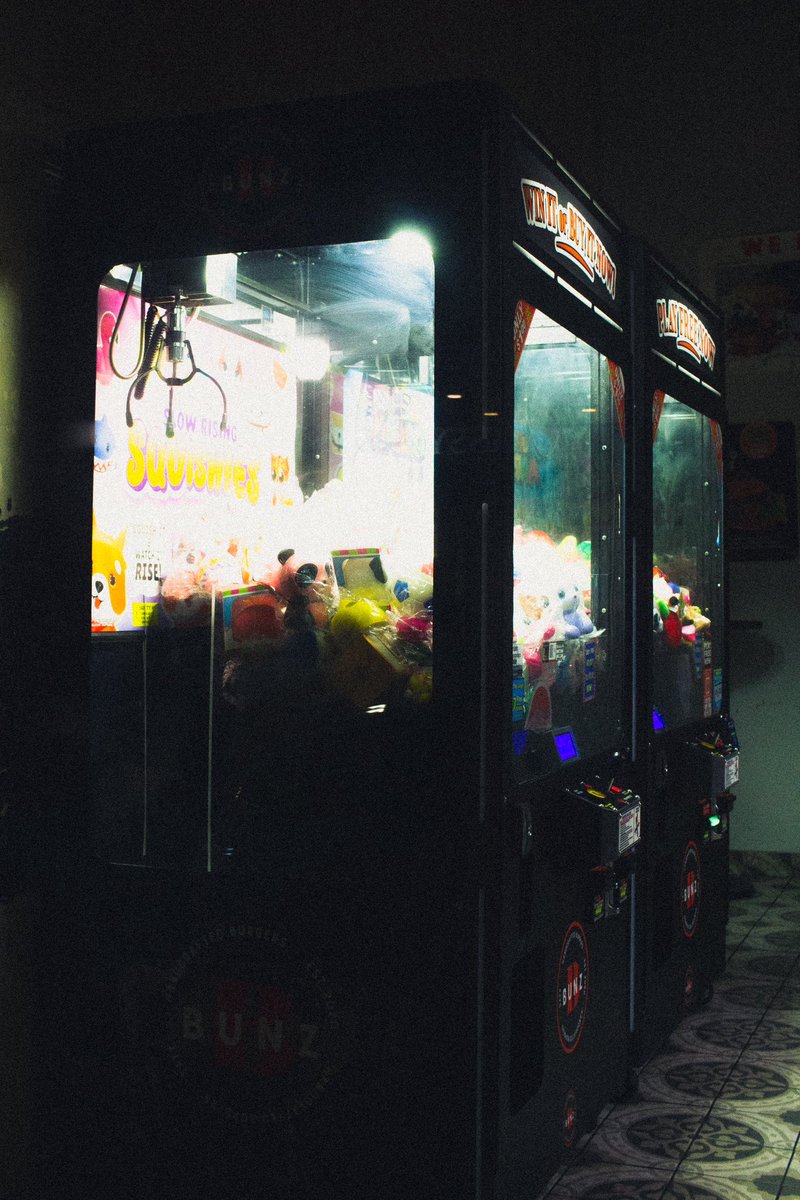 I have a light box tweet media