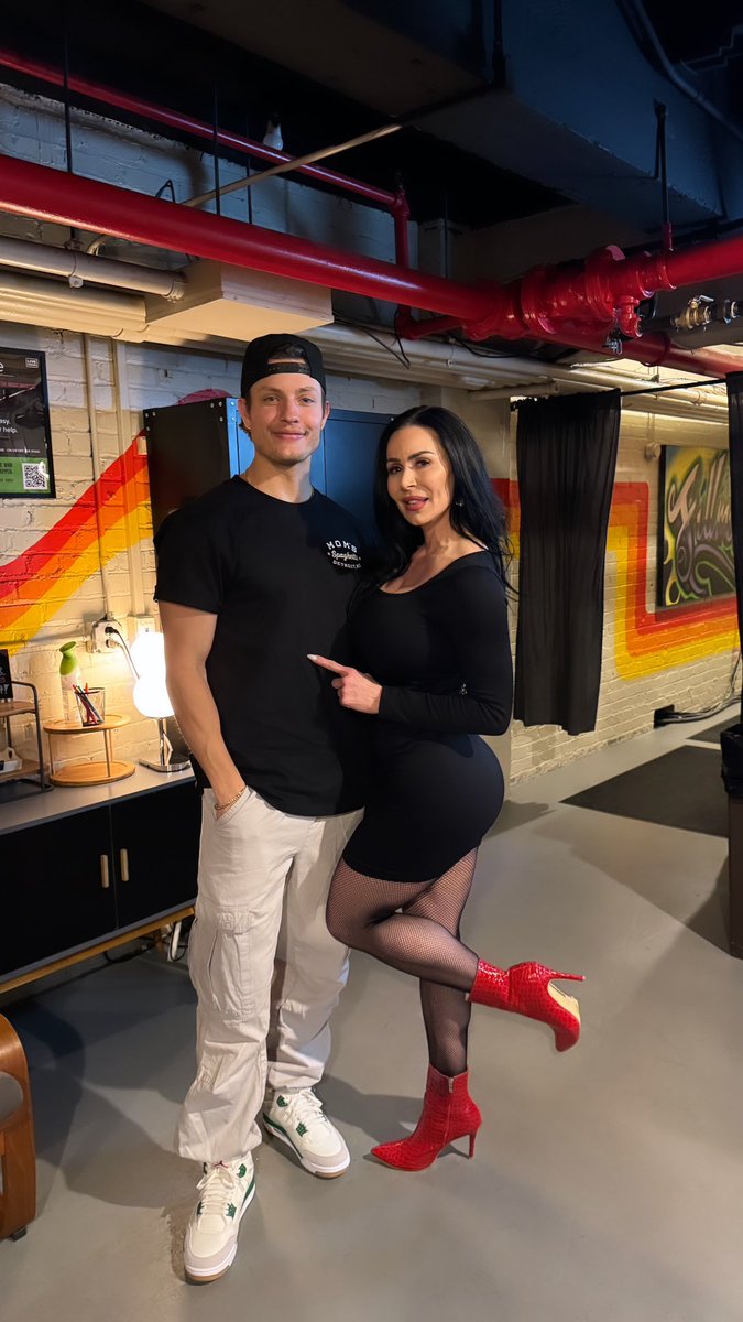 habitatablej's tweet photo. #InternationalRedShoeDay👠
#Throwb
GODDESS👑@KendraLust🛐💘
#DownTheLustHole🕳️🐇
#Kendrarella👠
#Kendramania💥
#LUSTARMY🪖
👉https://t.co/YjUlRKZQKW👈
👉🏻https://t.co/SVEJiPn6T0👈🏻 https://t.co/GxBTx3Gue2