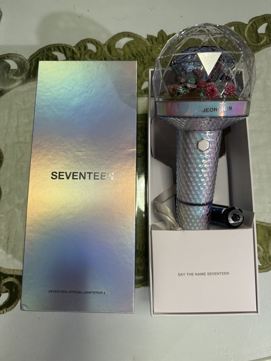 helluanything's tweet photo. 🛒 [ #HelluAnythingOnHandItems ]

SEVENTEEN OFFICIAL LIGHTSTICK V2

🏷1800

✅On Hand
✅Mint Condition (used twice only BeTS MANILA and BULACAN)
✅Ready to Ship (sdd/sco)
✅PAYO

📍Sampaloc, Manila https://t.co/jaTJQTNKWA