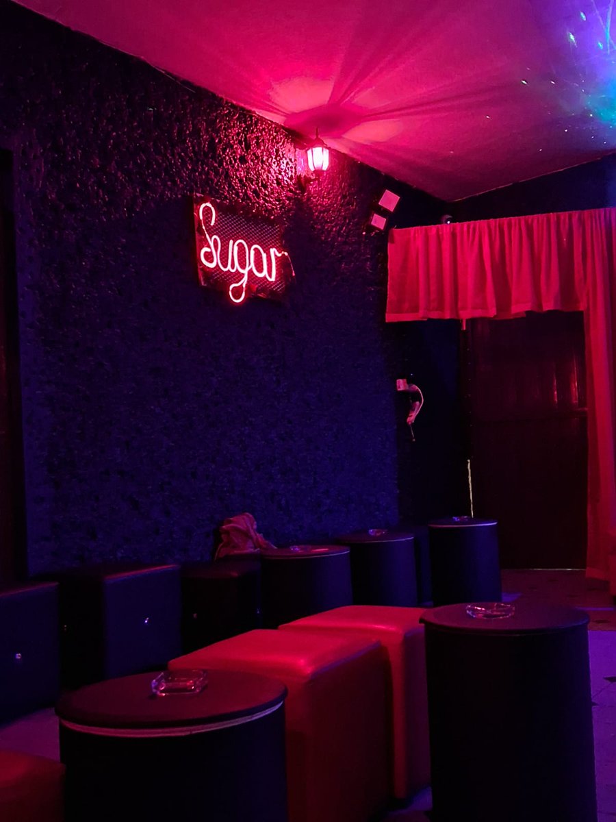 Extreme43321205's tweet photo. En el único @SugarCoffeeSex 
Con @bebesitaluci https://t.co/U7Zc4QXv9J