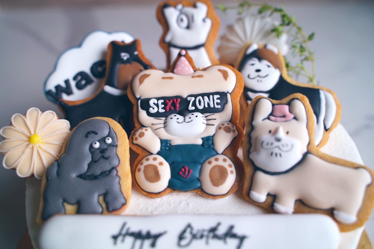tocky_disk's tweet photo. パティシエのお友達に
お誕生日ケーキ特注で作ってもらいました！

アイシングクッキーかわいい！🐶♡🧸
・ワチ公
・セクベア

結構なお値段したけど
大満足🎂♡✧*｡٩(ˊᗜˋ*)و✧*｡

#wacci よ、広まれ🐕૮(ྀི •･•⑅ )ྀིა🐾

@bob_yoda @onope (タグ付け失礼します🙇‍♀️) https://t.co/PCHHTEU9xa