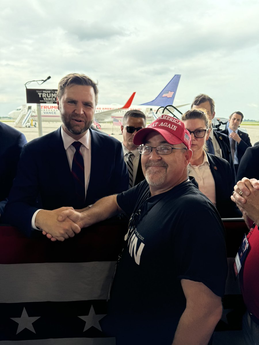 Trump's V.P. choice Ohio Senator J.D. Vance makes fundraising stop in Fort Wayne
#MAGA
#FightLikeAFlynn

youtu.be/E9p7Yi5zBY8?si… via <a href="/YouTube/">YouTube</a>