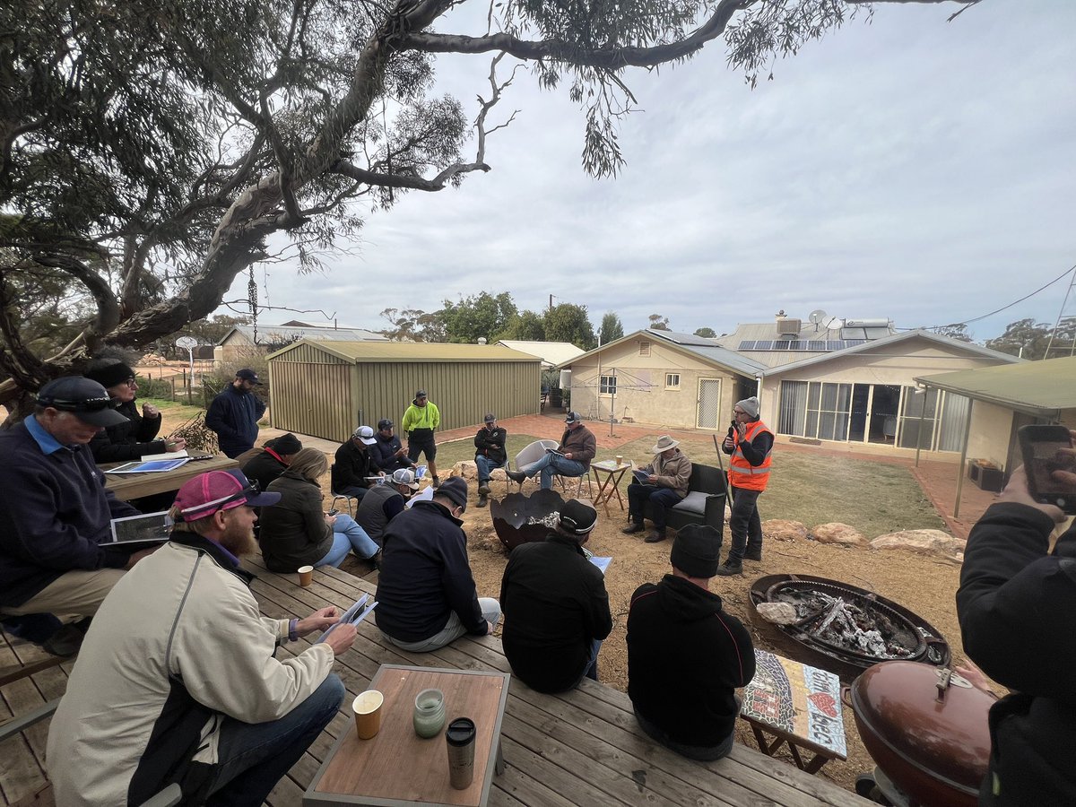 MsfMallee's tweet photo. Yesterday we welcomed @gentry_jayne @DAFQld &amp; a group of progressive farmers on #GRDCStudyTour from Brigalow &amp; Western Downs showing them the Amiloration of sandy soils in ❄️ wind at #Lowbank then warming up around 🔥before heading to #Millewa, Vic.👏G8 to meet u all safe travels https://t.co/YY0nlHM69C
