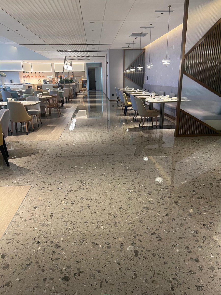 DongXing_stone's tweet photo. The atmosphere of the restaurant covered with terrazzo is heart warming.#terrazzofloor #terrazzocountertop #terrazzoworktop #terrazzotabletop https://t.co/ed5NwwfC1g