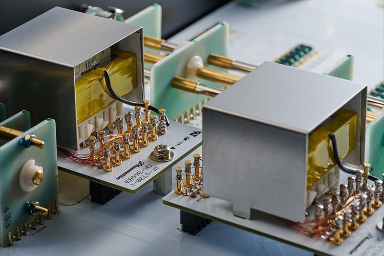 oku_papa's tweet image. Phasemation、上位モデルゆずりの機能／操作性を手頃に実現するパッシブ・プリアンプ「CM-1500」パッシブ・プリアンプ「CM-1500」を12月に発売する。990,000円（税込）
phileweb.com/news/audio/202…
phasemation.jp/product/cm-150…
#Phasemation #audio #オーディオ #シマムセン #大阪日本橋 #プリアンプ #アンプ