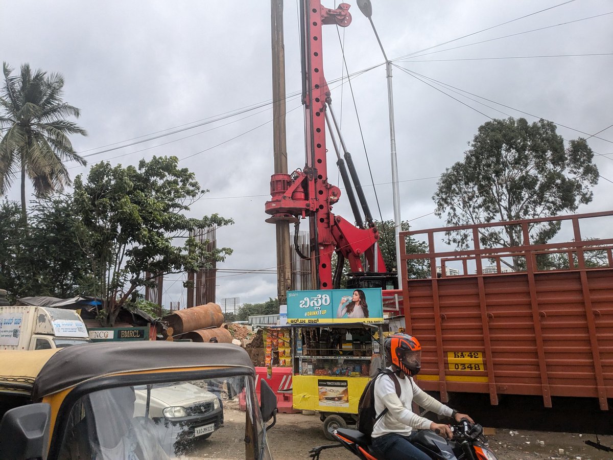 bengalurutrains's tweet photo. Piling work going on near #Hebbal BMTC depot
#NammaMetro #Phase2B https://t.co/ICz9SGtARN