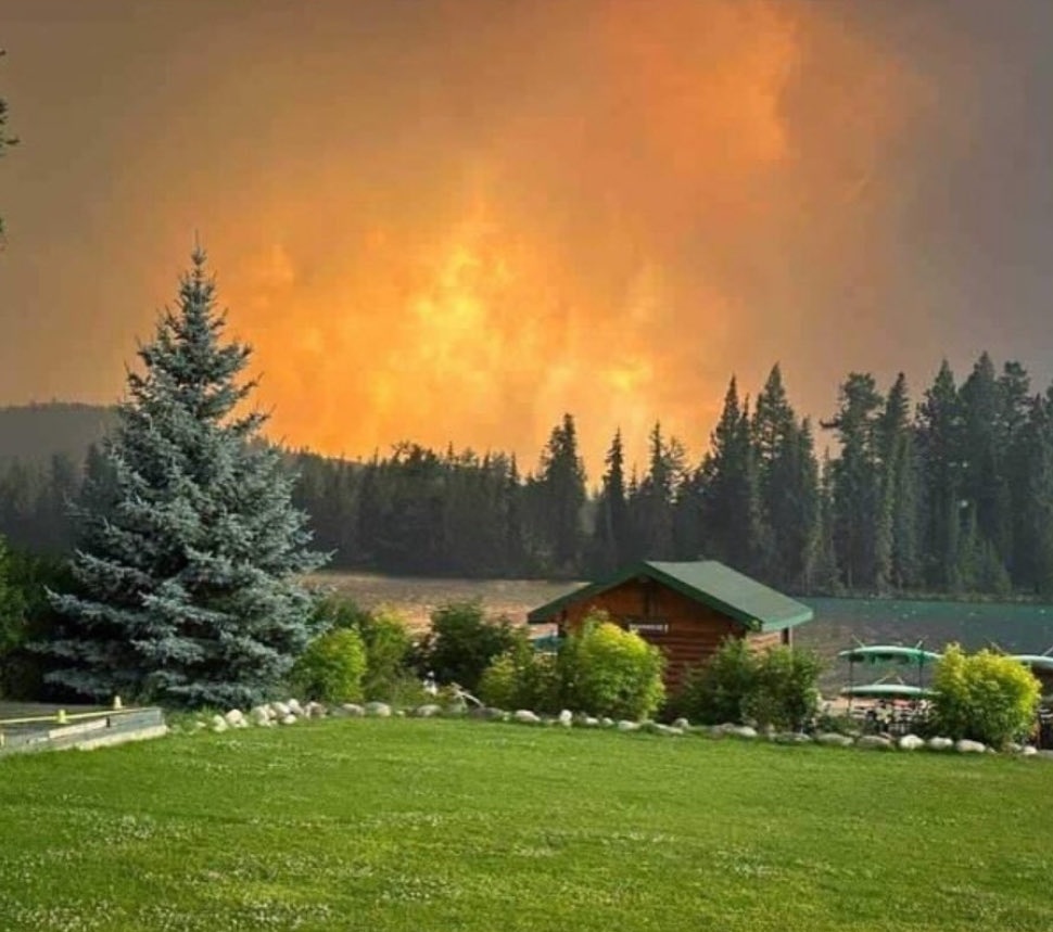 Shanyousaf6's tweet photo. It breaks my heart to see one of the most beautiful places on earth burning to the ground. I was at Jasper National Park exactly 2 years ago &amp; was astonished by its stunning nature. Thoughts &amp; prayers for everyone affected.
#jasperfire https://t.co/4jFzfTsOtX