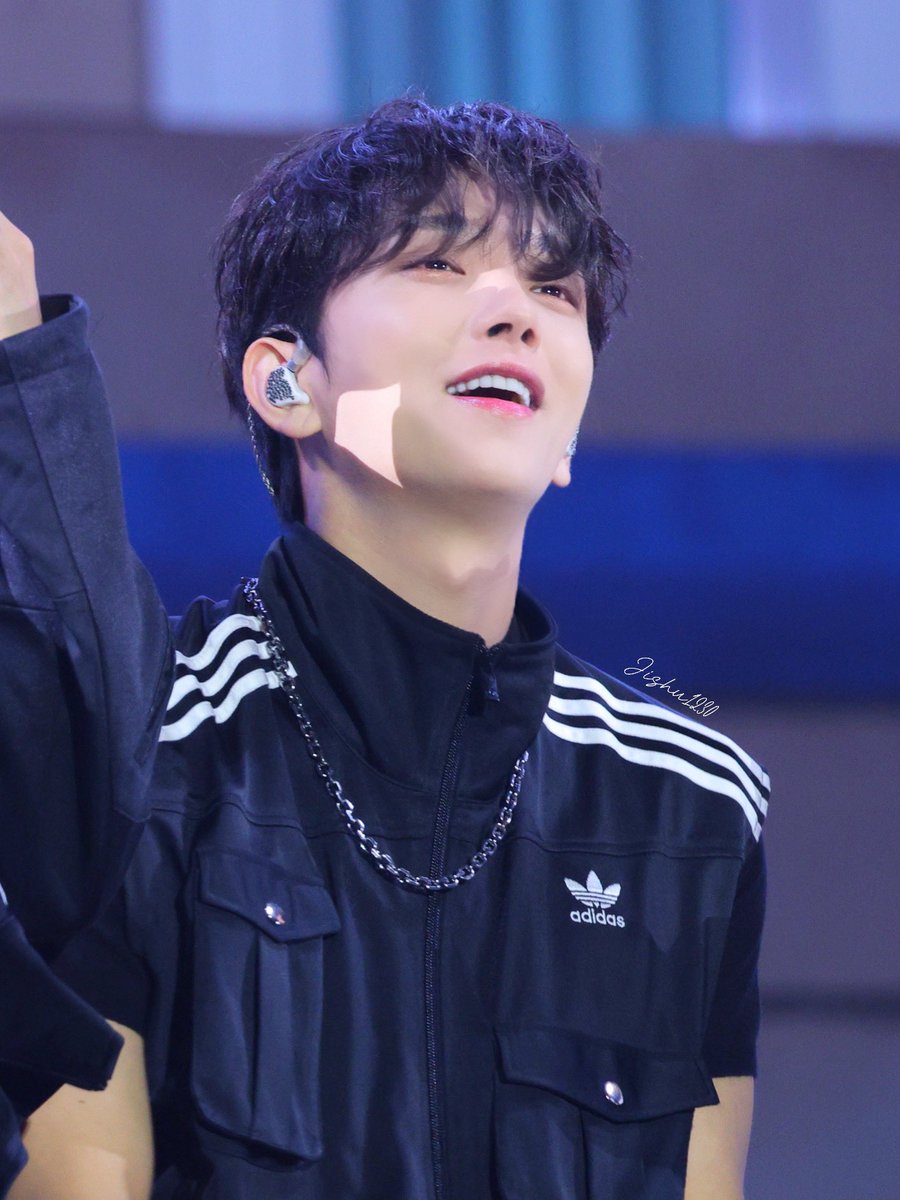 240723 캐럿랜드 ⭐️

슈아 눈 속에 우주가 있어 💫
#조슈아 #joshua
#홍지수 #세븐틴 #SEVENTEEN 
#ジョシュア #洪知秀