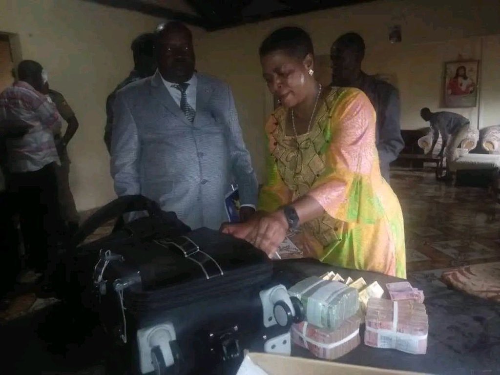 SantosAluku's tweet image. Chanting everywhere in the city for our money 
#AnitaMustResign 
#FreeDemocracy 
#MarchToParliament 
#StopCorruptionNow