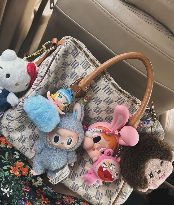 chiyooraa's tweet photo. Lewat fypku terusss jd mau juga😭 lucu dijadiin gantungan di tas tapi takut kotor sihh https://t.co/Ilk17siegb