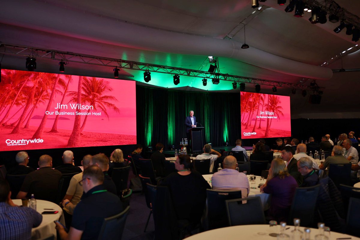 JimWilsonMedia's tweet photo. Brilliant crowd and such a great few days hosting #Countrywide national conference in Port Douglas - tough gig ( NOT) !
Thanks crew and love a live audience #MCTime #PortDouglas #FNQ 👍🎉🇦🇺 https://t.co/X6BjqVbdFu