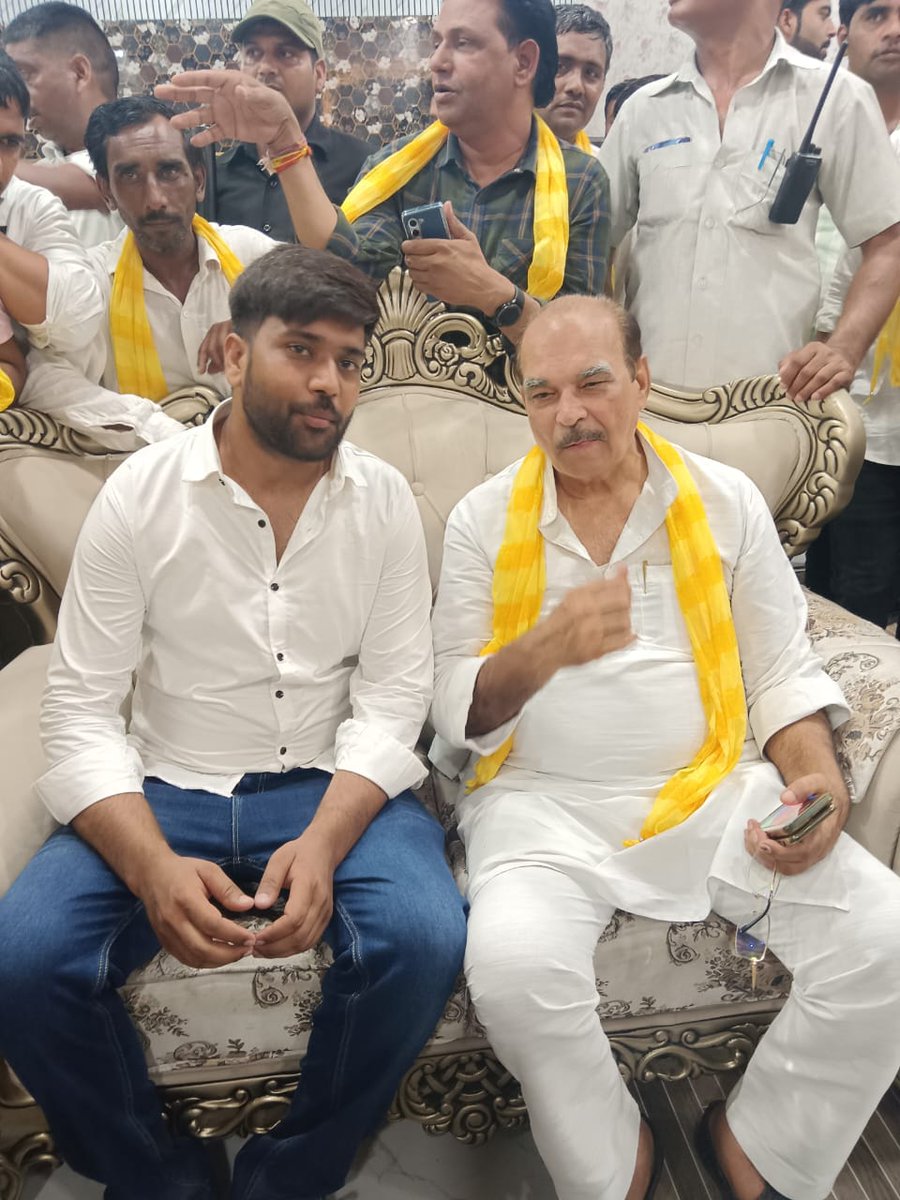 Bkukraanti's tweet image. बाहुबली माननीय श्री डीपी यादव मंत्री जी को जन्मदिन की हार्दिक बधाई और शुभकामनाएं
#dpyadav