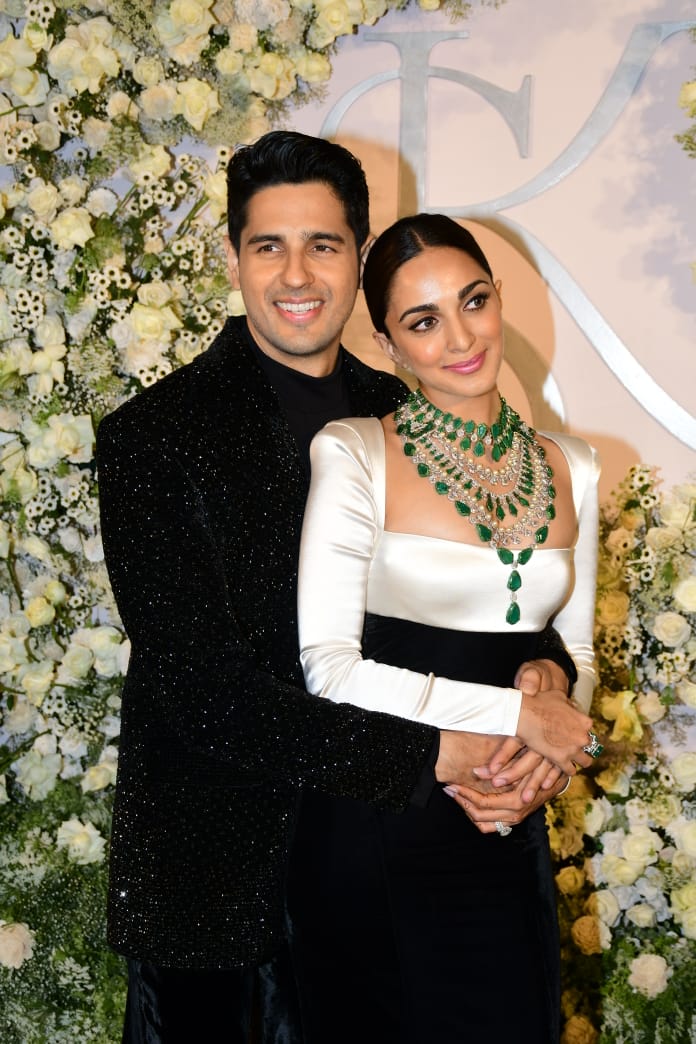 bollyfess's tweet photo. Dost
🧑🏻‍🦰 : anak tante S1 loh, suami kamu S apa? 
👩🏻 : Sidharth Malhotra, tante 🤝 https://t.co/e5hEPgh23F