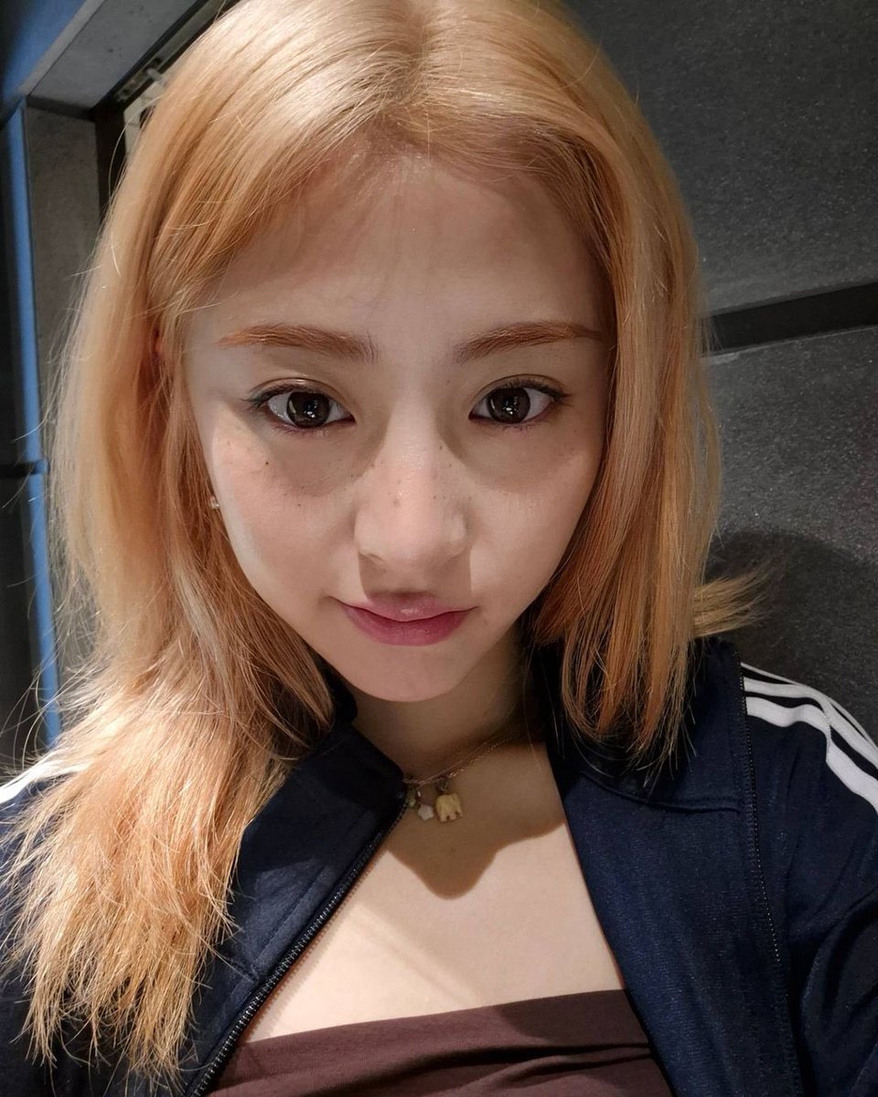 sserapics's tweet image. yunjin Instagram update