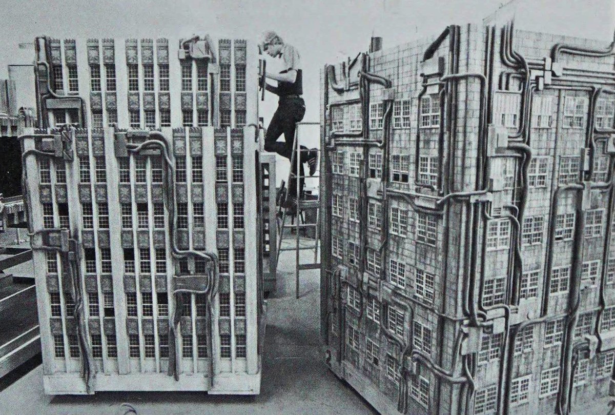 HumanoidHistory's tweet photo. Behind the scenes of BLADE RUNNER. https://t.co/AI649MWJ3A