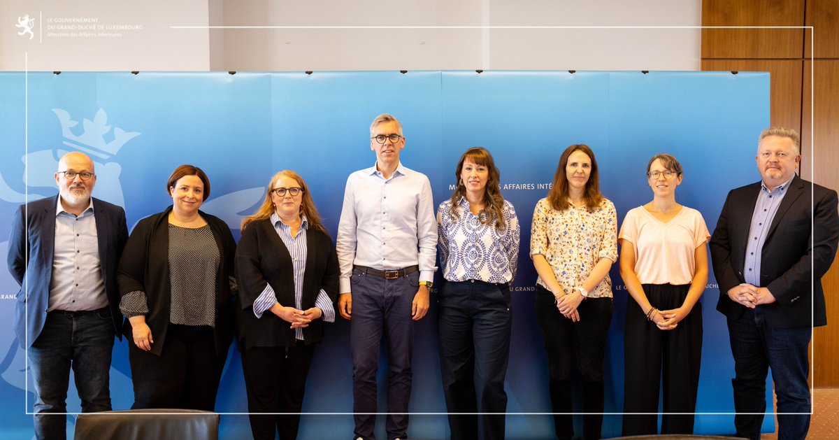 Ministère des Affaires intérieures (@maintluxembourg) on Twitter photo Austausch mat de Vertrieder vun <a href="/uniceflux/">UNICEF Luxembourg</a> iwwer de Statut vum „Mineur non accompagné“ am Kader vun den Asylprozeduren: „Fir d’Regierung ass et wichteg, dass den Intérêt vun de Kanner garantéiert gëtt“, sou den Inneminister <a href="/LeonGloden/">Léon Gloden</a> 🤝 Austausch mat de Vertrieder vun <a href="/uniceflux/">UNICEF Luxembourg</a> iwwer de Statut vum „Mineur non accompagné“ am Kader vun den Asylprozeduren: „Fir d’Regierung ass et wichteg, dass den Intérêt vun de Kanner garantéiert gëtt“, sou den Inneminister <a href="/LeonGloden/">Léon Gloden</a> 🤝
