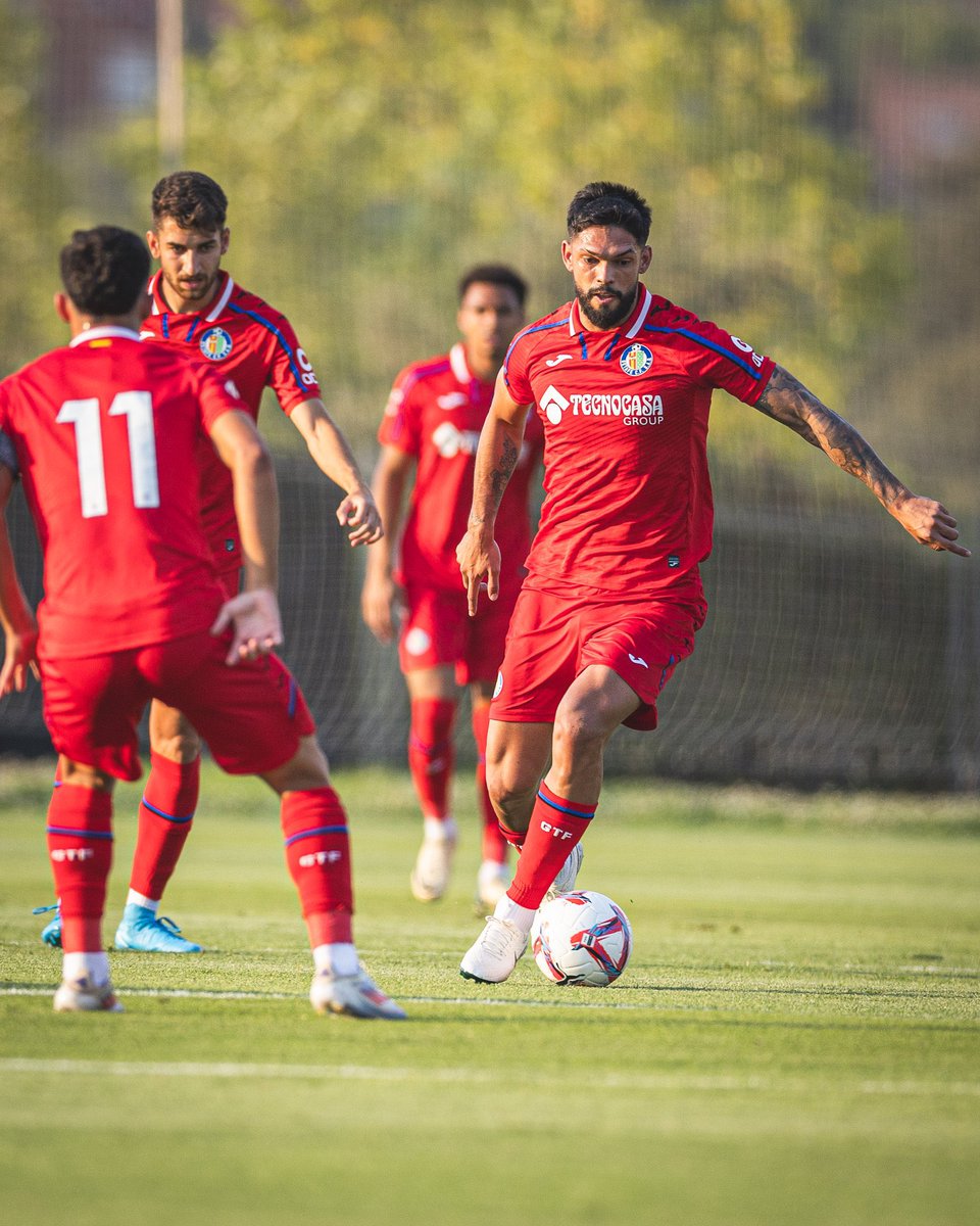 lacarabfutbol_'s tweet photo. 🙌🏻Don Pepe Bordalás puso a 2 centrales (Alderete y Nabil Aberdin) como delanteros en el choque amistoso vs Oviedo.

🎯El técnico lanzó un mensaje a Ángel Torres por la falta de refuerzos, especialmente en la delantera. https://t.co/JJfobvUtmP