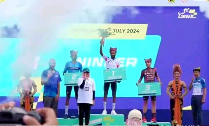 the general classification and polka dot jersey merhawi kudus owning on this 9th time held Tour de Banyuwangi Ijen2024. and metkel eyob put 2nd. proud 🇪🇷's make historical vistory with a lot of confidence in Team  Terenganu cycling. ✌️
<a href="/MeraKudus/">Merhawi Kudus</a>  <a href="/Metkel_eyob/">Metkel .Eyob</a>  <a href="/TSG_cyclingteam/">Terengganu Cycling Team</a>