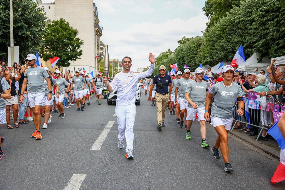Abhinav_Bindra's tweet photo. Carrying the Olympic flame yesterday in the Paris 2024 Torch Relay was an honor beyond words. 🌟 The spirit of the Games lives in each of us, and I am humbled to be part of this incredible journey. Let's continue to inspire, dream, and achieve together! 🇮🇳🔥 #Paris2024 https://t.co/6f9oEiWu61