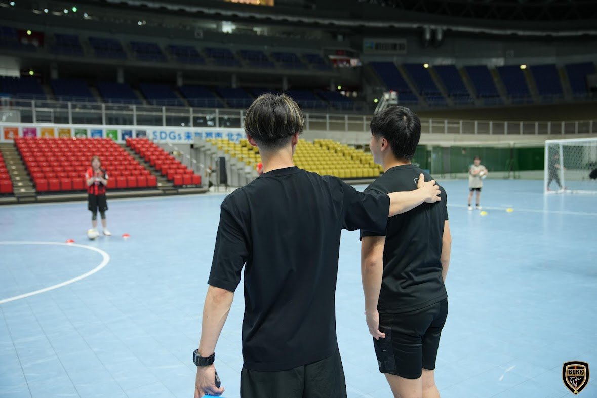 YuHanashima's tweet photo. 7/21試合後
CROフットサル体験会を実施しました！
フットサルを普及したいという想いに賛同し、たくさんの方が参加してくださいました🐺

今回は、参加してくださった、みなさんに次節のホームゲームにまだ観戦した事がない方を招待できるチケットをお渡しします🤝

みなさんありがとうございました！ https://t.co/UT2MLjzXOS