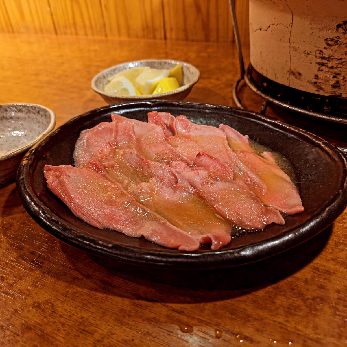 silkorz's tweet photo. 今日は、新宿三丁目にある生ラムのジンギスカンが堪能できる��名店「ジンギスカン新宿牧場」さんで、北海道限定のサッポロCLASSIC🍺を飲みながら美味しい生ラムのジンギスカンを堪能しております🤩 https://t.co/VJg1WkGaAn