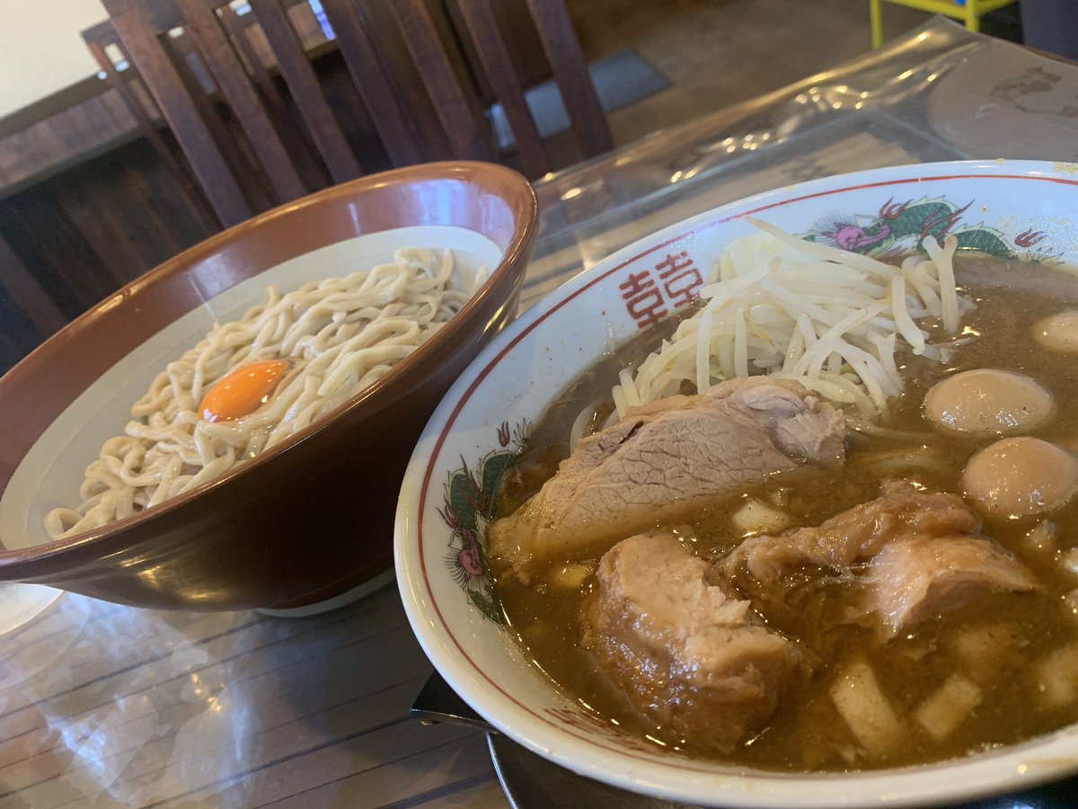 Zqf7L's tweet photo. 🌸麺屋櫻弐🌸栃木市
大ラーメン つけ麺変更裏つけ『ぎょっ玉サバVer』生たまご
うずらちゃん
濃厚な櫻弐のスープに魚粉が加わりさらに旨みが☝🏻
このつけ汁最高に美味い😍
玉ねぎも良アクセント
💖初めてのすり鉢💖（実は凄く喜んでいます）
マスター姐さんいつもありがとうございます
ご馳走様でした🙇‍♂️ https://t.co/DseML2H5Ib
