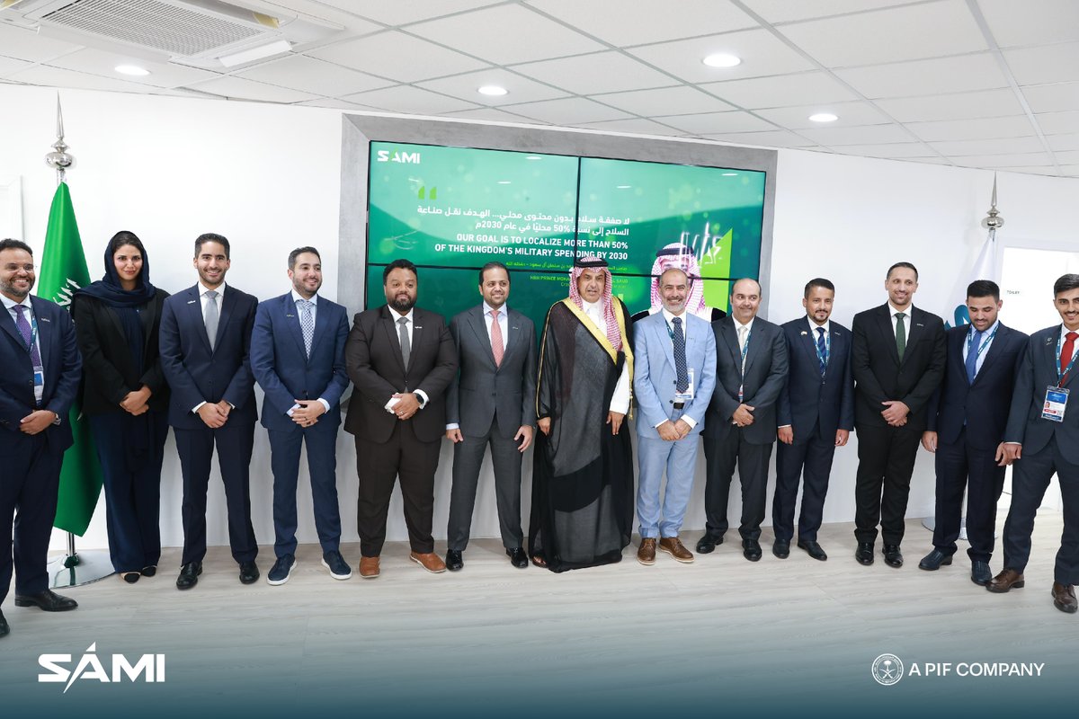 نسعد بزيارة معالي مساعد وزير الدفاع م. طلال بن عبدالله العتيبي خلال مشاركتنا في #معرض_فارنبرة_الدولي_للطيران، حيث اطّلع معاليه على أحدث تطورات ومنجزات منظومتنا الدفاعية في قطاع الطيران والفضاء.

#نبني_مستقبل_الدفاع